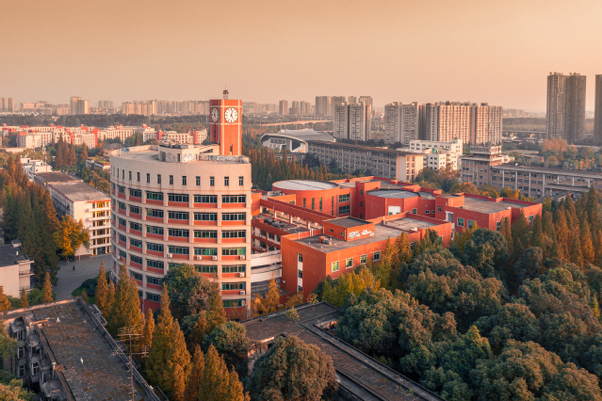 东华大学是985还是211